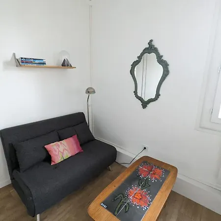 Maisonnette Avec Petite Cour *