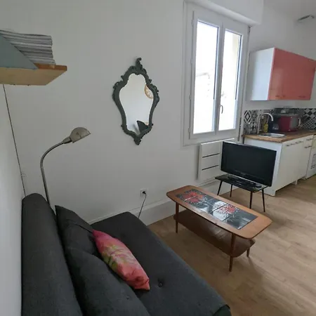 Maisonnette Avec Petite Cour Holiday home *