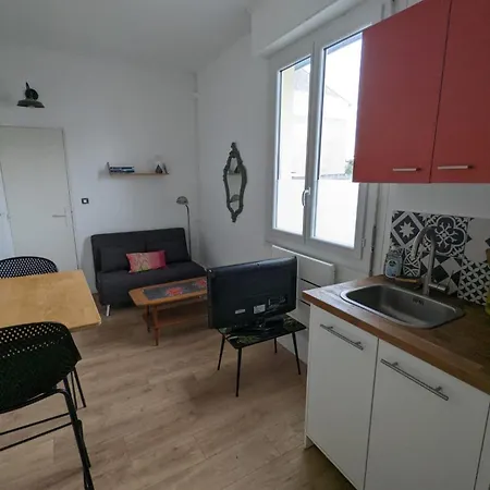 Maisonnette Avec Petite Cour *