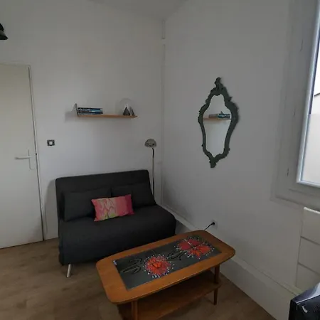 Maisonnette Avec Petite Cour *