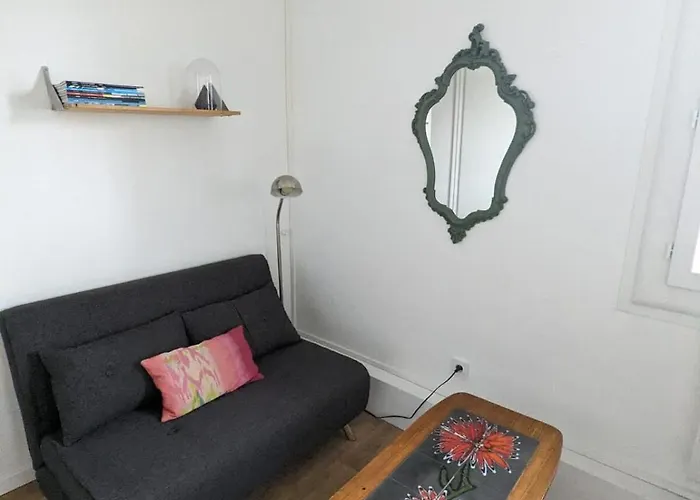 Maisonnette Avec Petite Cour *