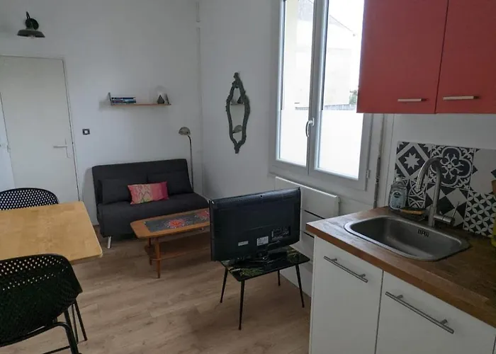 Maisonnette Avec Petite Cour *