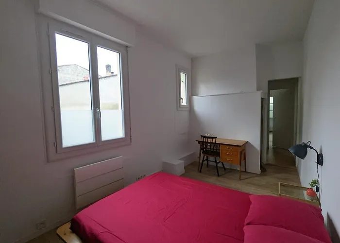 Maisonnette Avec Petite Cour