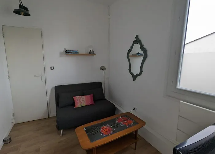 Maisonnette Avec Petite Cour *